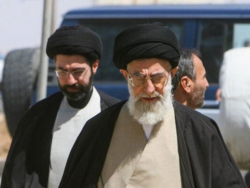 مجتبى خامنئي: سننتقم قطعاً من القتلة المجرمين