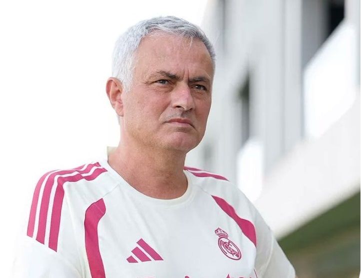 أرنولد: مورينيو سيساعد ريال مدريد للفوز بالبطولات