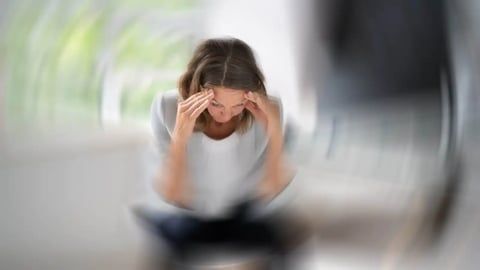 لماذا يزداد الدوار في الصيف؟.. الأسباب وطرق الوقاية