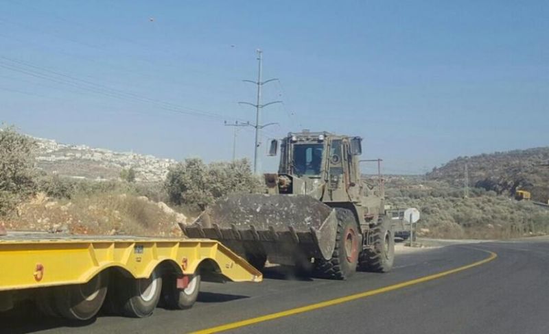 الاحتلال يسلّم إخطارين بوقف العمل ويغلق طريقا زراعيافي شرق سلفيت