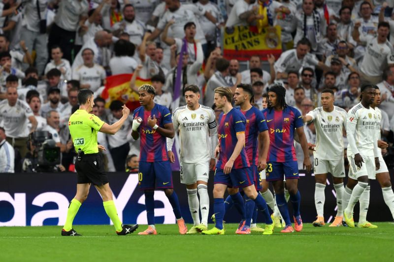 قرعة دوري أبطال أوروبا تُسفر عن مواجهات نارية لريال مدريد وبرشلونة