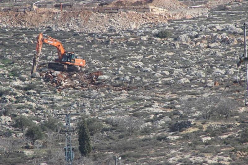 مستوطنون يجرفون أراضي لتوسعة مستعمرة غرب بيت لحم