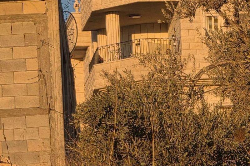 الاحتلال يحول منزلا إلى ثكنة عسكرية في عورتا جنوب نابلس 