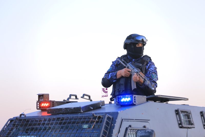 طولكرم: الشرطة وبإسناد من الأجهزة الأمنية تقبض على مطلوبين بقضايا إطلاق نار وسرقة وابتزاز واعتداء على المواطنين