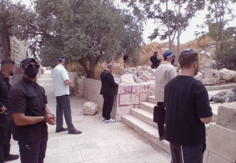 المتطرف بن غفير يقتحم الأقصى بحماية الاحتلال ويؤدي طقوسا تلمودية في باحاته