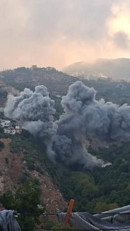 شهيدان بقصف إسرائيلي على عربصاليم وتدمير مستشفى غندور في النبطية في لبنان