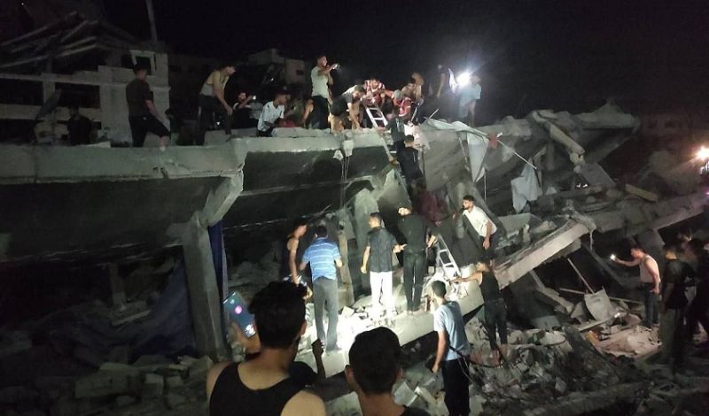 غزة: 20 شهيدا ونحو 100 مفقود بعد انهيار بناية مأهولة بالنازحين