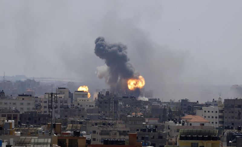 إصابة 3 مواطنين في غارة للاحتلال على حي التفاح بمدينة غزة