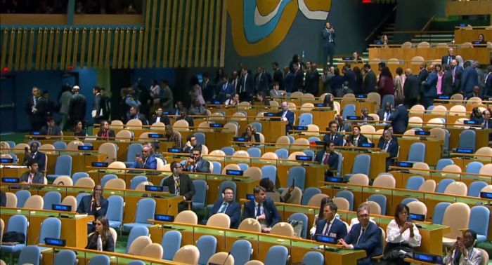 بالفيديو: عشرات الوفود تنسحب من قاعة الأمم المتحدة أثناء كلمة نتنياهو