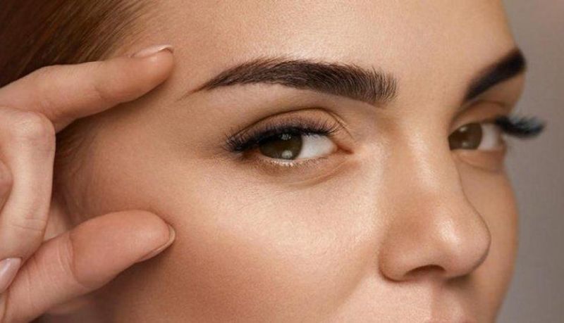 مخاطر خفية لوصلات الرموش على صحة العين