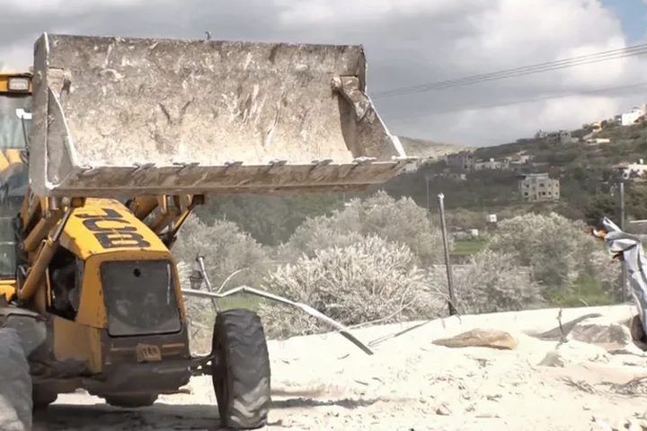 جنين: الاحتلال يخطر بهدم ووقف البناء لـ4 منازل ومنشآت في عرابة وعرانة