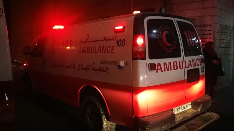 “الهلال الأحمر” يتسلم عند حاجز جبارة جنوب طولكرم شابا مصابا بالرصاص الحي