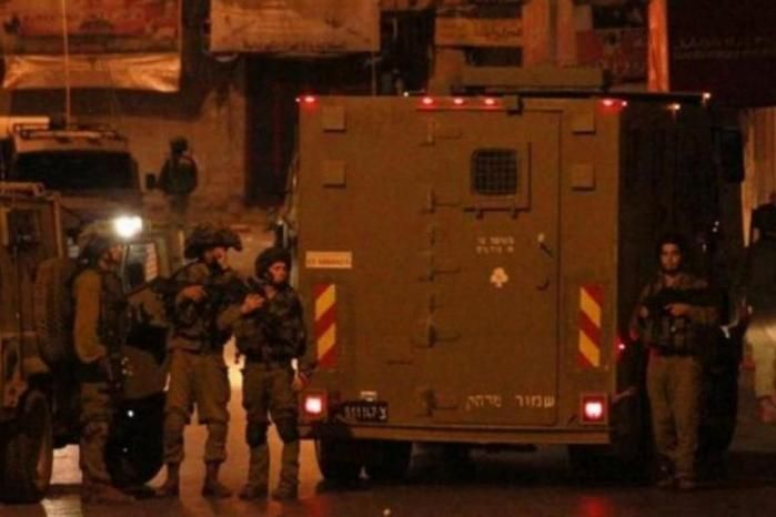 الاحتلال يعتقل 7 مواطنين خلال اقتحام قرية قريوت جنوب نابلس