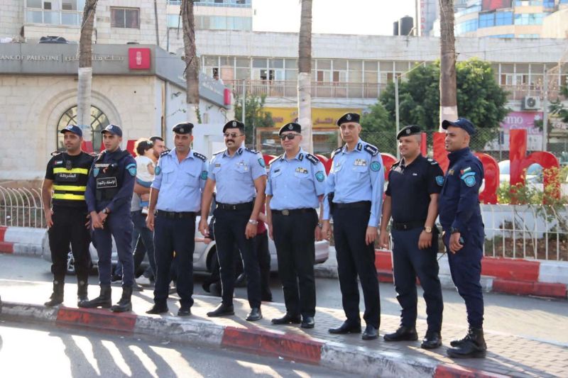 نائب مدير عام الشرطة العميد رشيد حمدان في جولة تفقدية للقوة العاملة في وسط مدينة رام الله