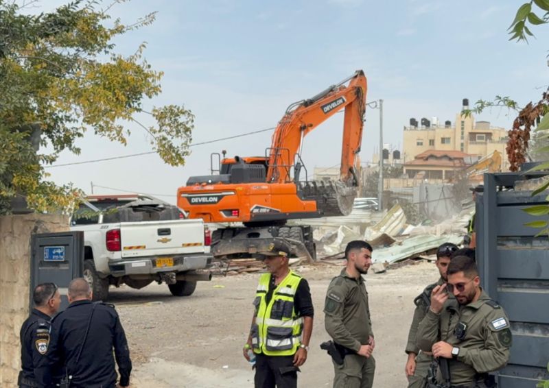 الاحتلال يهدم 3 منازل في بيت حنينا بالقدس