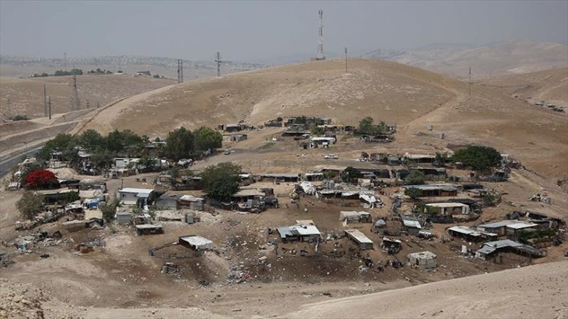 مستوطنون يطوّقون تجمعين بدويين شرق القدس بالأسلاك الشائكة