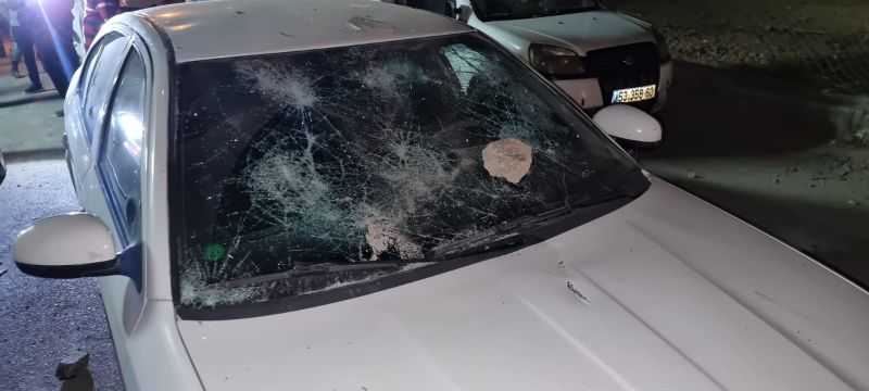 مستوطنون يعتدون على مركبات المواطنين في المغير شمال شرق رام الله
