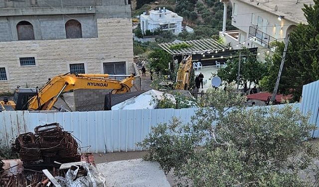 السلطات الإسرائيلية تهدم مبنى بأراضي الـ48