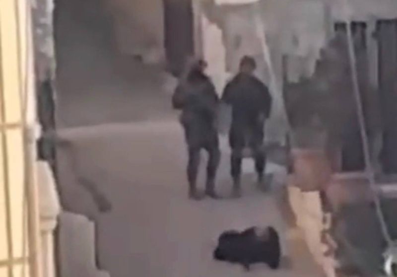 إصابة سيدة برضوض إثر اعتداء الاحتلال عليها في بيت أمر بالخليل