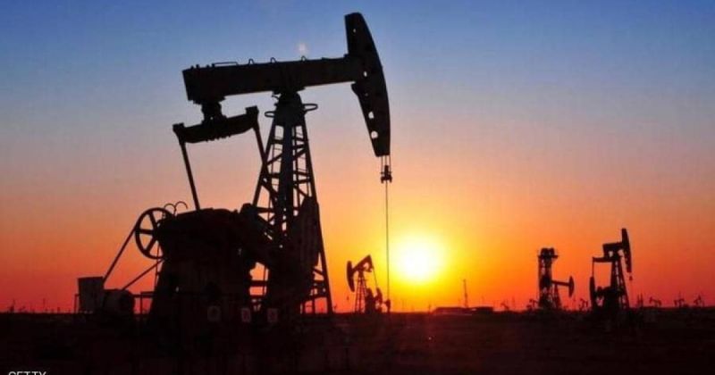 النفط يلامس 110 دولارات للبرميل لأول مرة منذ مايو