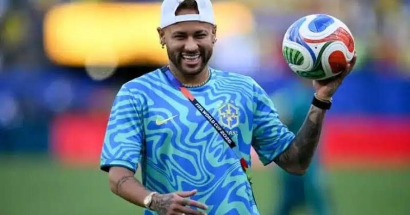 الرئيس البرازيلي يسخر من نيمار: أول لاعب في العالم يعمل عن بُعد