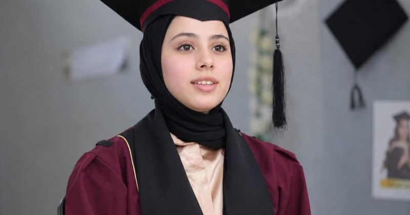 عام من الانتظار أمام الباب.. أسيل ابنة الأسير سامح السقا تهزم الغياب بتفوقها في الثانوية العامة