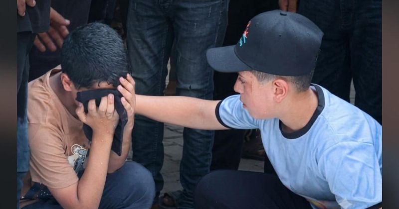 نجا وحده من عائلته.. أيهم نسمان يعود ليجد أباه وأمه وإخوته قد رحلوا