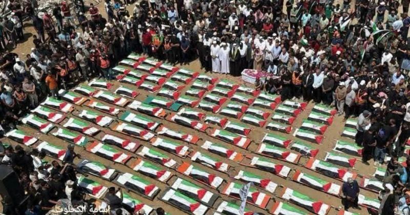 رئيس حماس يعزي عائلتي أبو شريعة والحساينة في تشييع 112 شهيدا