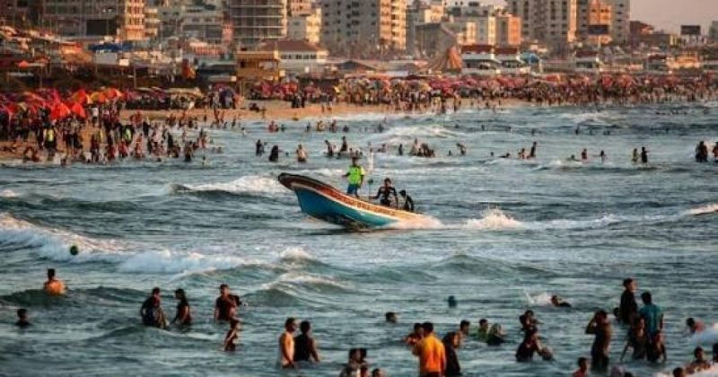 بلدية غزة تعلن تقليص مناطق السباحة وتحذر من عجز طواقمها