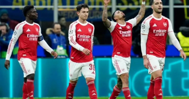 برشلونة يفاجئ الجميع بضم مهاجم أرسنال