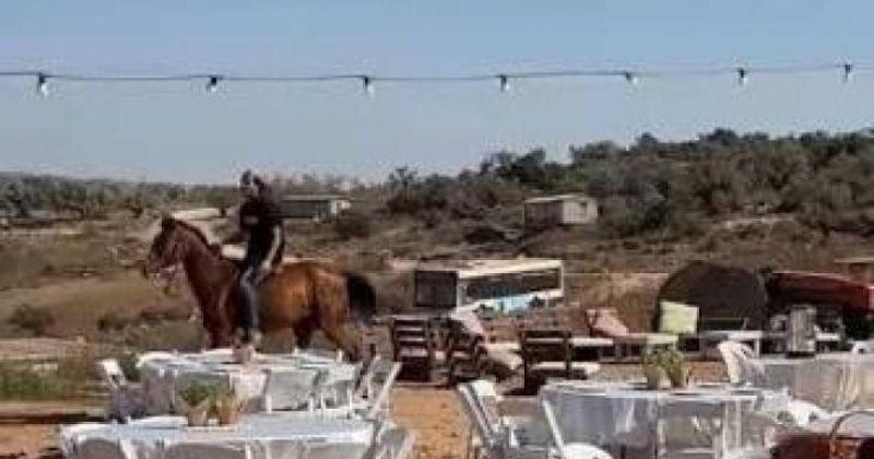 بالفيديو| مستوطنون ينظمون حفل زفاف فوق أراضٍ مصادرة بالقدس
