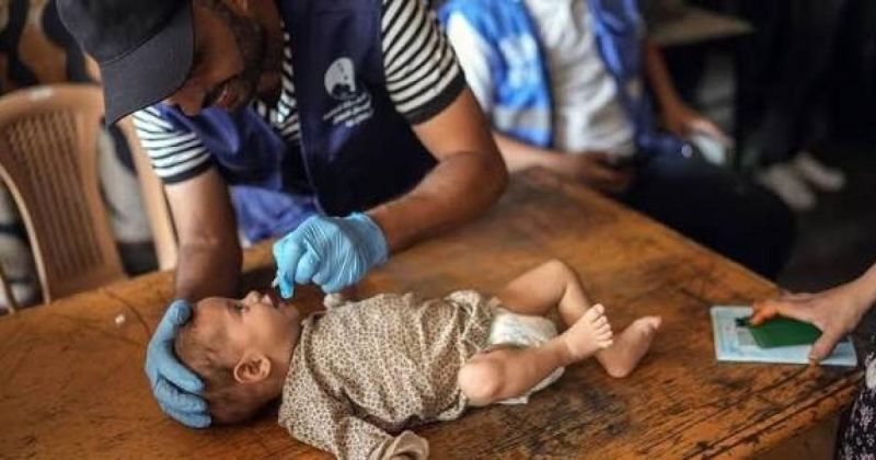 لكل طفل يولد في غزة.. رحلة تطعيمات تسير وسط الركام