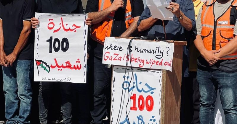 غزة تشيع 100 شهيد بينهم 73 طفلاً بعد انتشالهم من تحت الأنقاض