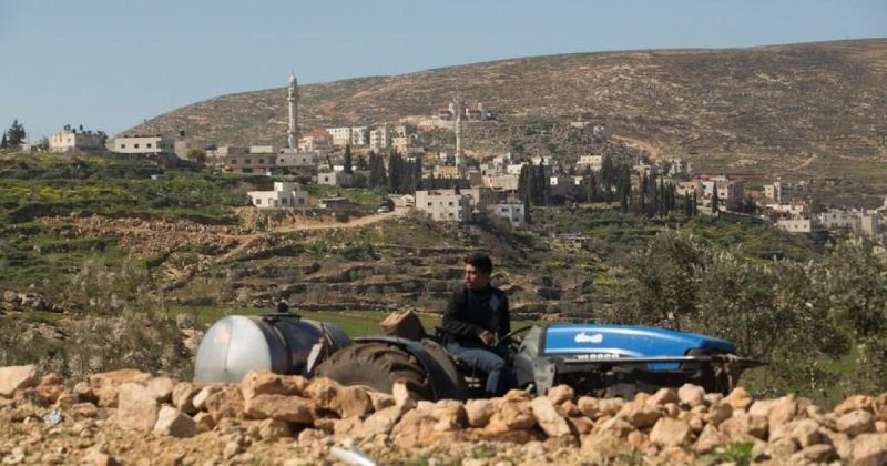 إصابة مستوطن واعتقال 3 فلسطينيين عقب دهسه بجرار زراعي في مخماس