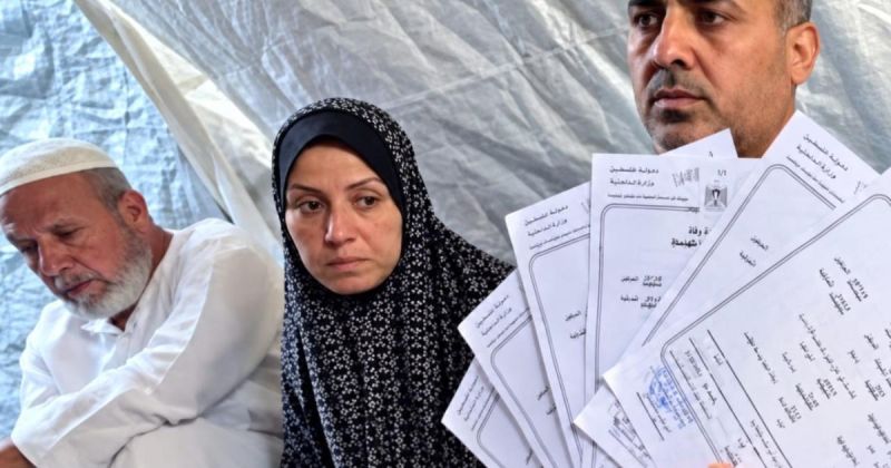 أم مهند.. أمٌّ بقيت لها ابنة واحدة وست شهادات وفاة