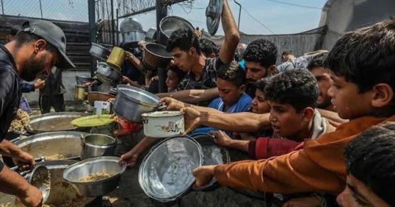 الإعلامي الحكومي: تقليص المساعدات يهدد مئات الآلاف في غزة