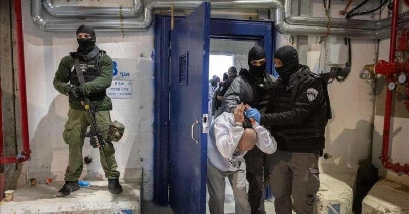 إعلام الأسرى: تعذيب جنسي وجسدي بحق أسرى غزة داخل سجن الرملة