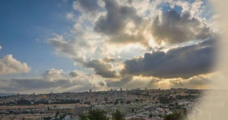 طقس حار إلى شديد الحرارة اليوم ودرجات الحرارة أعلى من معدلها بـ3 درجات
