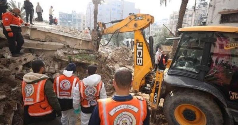 الدفاع المدني ينتشل جثامين 101 شهيد من أنقاض التاج