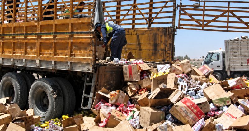 الاقتصاد في غزة يتلف 2.34 طن من الأغذية الفاسدة ومنتهية الصلاحية