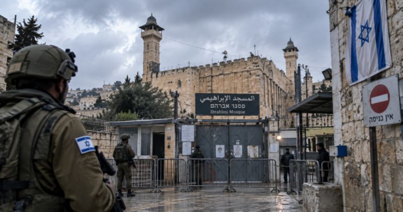 الاحتلال يغلق الحرم الإبراهيمي ويطرد موظفيه