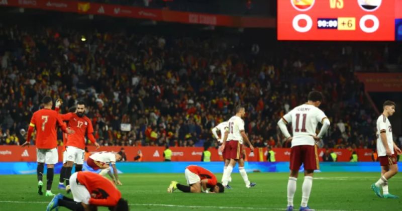 فيفا يعاقب إسبانيا بسبب هتافات معادية للإسلام في مباراة مصر