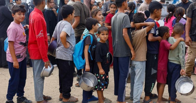 غزة.. تقليص المساعدات ونقص الخبز يعيدان شبح المجاعة