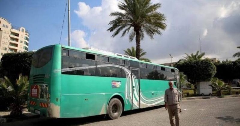 الصحة بغزة تحذّر من شلل القطاع الصحي بسبب أزمة نقل الطواقم الطبية