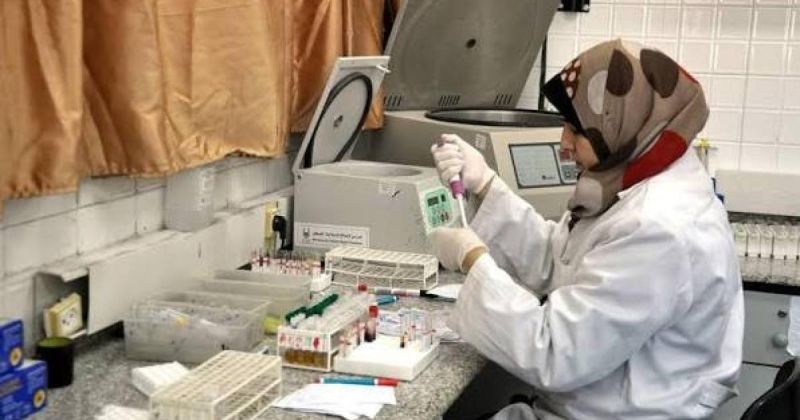 في غزة .. مرضى عالقون بين نقص التحاليل وكلفة التشخيص الباهظة