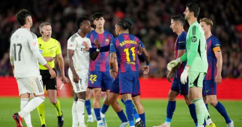 بالأرقام قبل الكلاسيكو.. من استفاد أكثر من قرارات التحكيم: برشلونة أم ريال مدريد؟