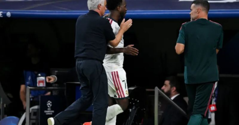 مورينيو يثير الجدل بشأن فينيسيوس: لو كنت مكانه لرحلت إلى بلد آخر!