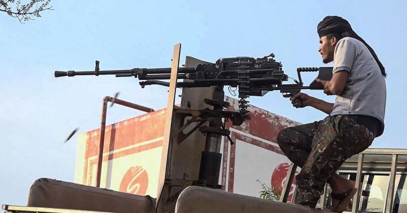 تصعيد عسكري واسع في اليمن: الحوثيون يقطعون شريان تعز وقوات العمالقة تصد هجمات قرب باب المندب