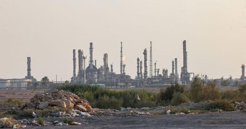 الحوثيون يعلنون استهداف منشأة أرامكو في الرياض بصواريخ ومسيرات