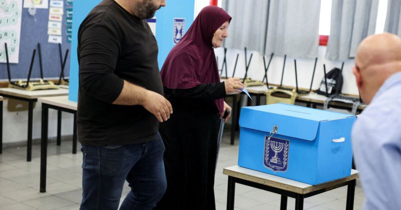 مضايقات ومحاولات ترهيب تستهدف الناخبين الفلسطينيين في الداخل المحتل لعرقلة التصويت